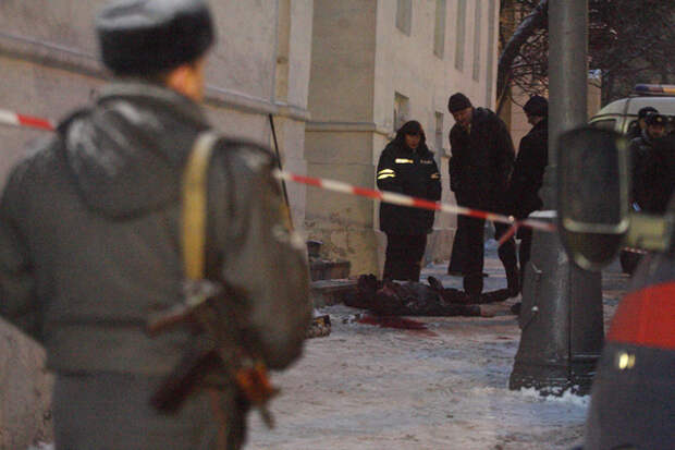 На месте убийства Станислава Маркелова, 19 января 2009 года. Фото: Михаил Метцель / AP