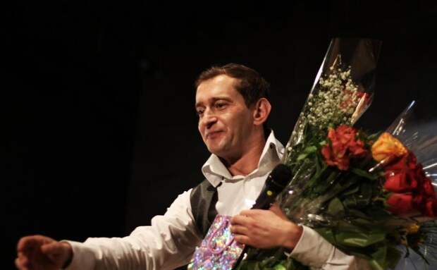 «Не могу сказать, что я стал задирать нос»: как 53-летний Константин Хабенский пережил смерть жены и обрёл счастье с новой семьёй