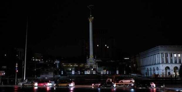 Киев: темная ночь, лишь гранаты летят по дворам…
