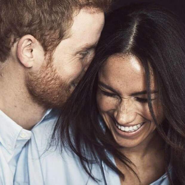 Этикет не позволяет супругам проявлять нежность на людях Этикет не позволяет супругам проявлять нежность на людях