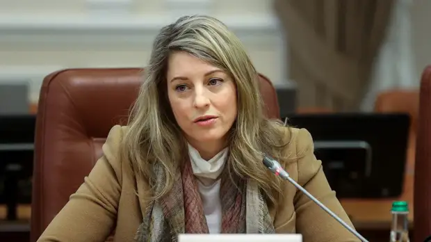 Главу МИД Канады Жоли российские дипломаты пригласили посетить Москву