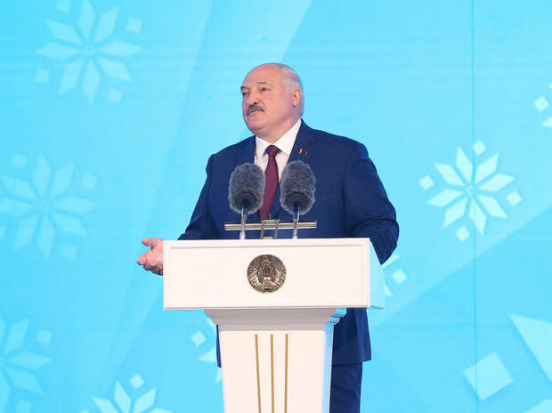 Лукашенко поручил чиновникам обеспечить условия для счастья белорусских женщин