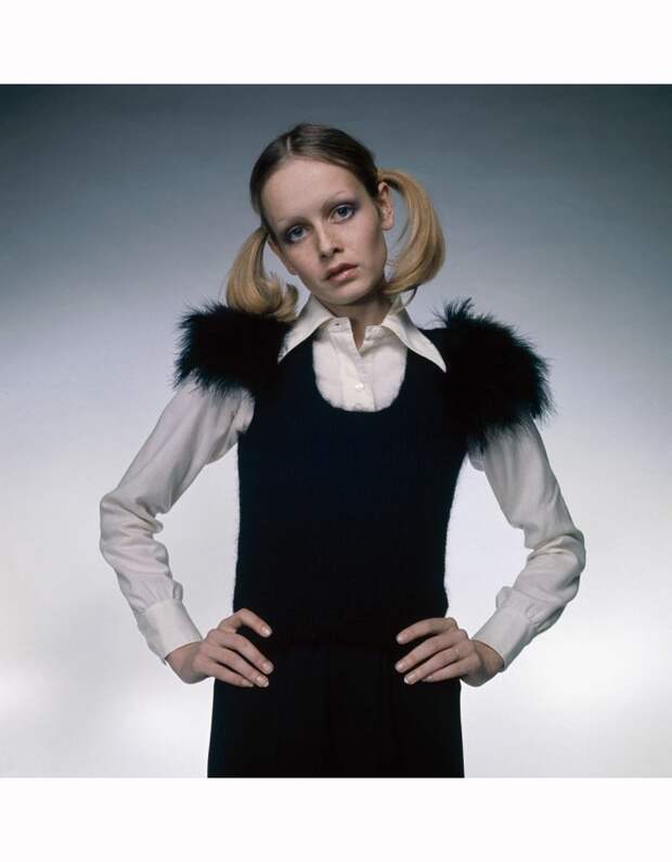twiggy-wearing-a-fur-trimmed-dress-knitted-by-herself-over-a-white-blouse-1972-her-hair-is-worn-in-long-pigtails-or-bunches-c2a9-justin-de-villeneuve…