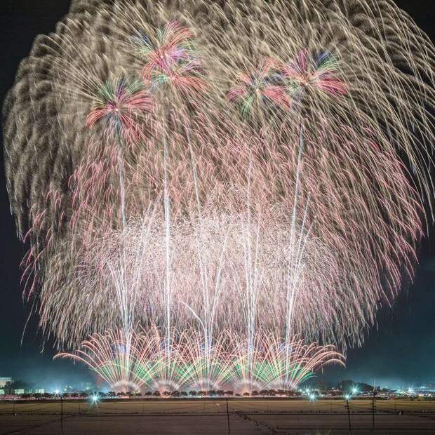 The Japanese Photographer Keisuke Captures The Beauty Of Fireworks In Japan