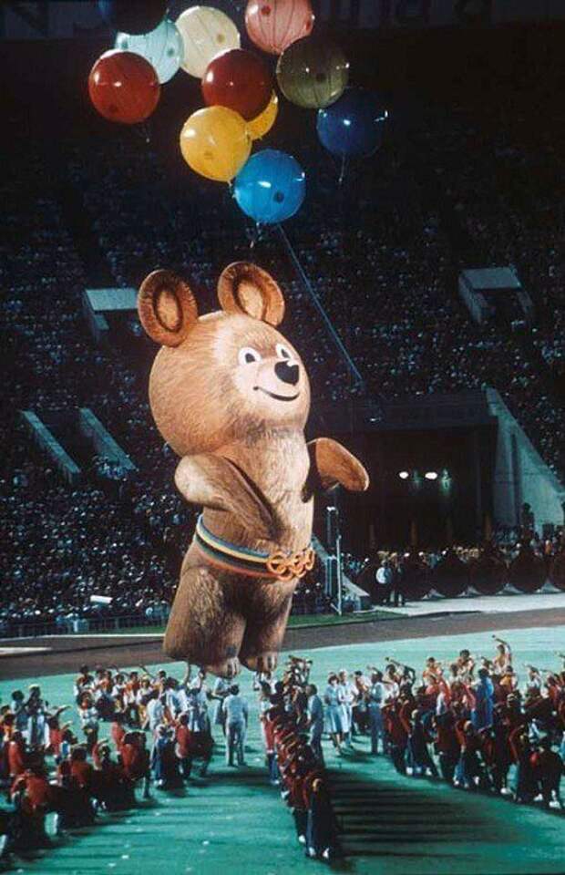 Прощание олимпийского. Олимпийский мишка 1980. Олимпийский мишка 80. Олимпийский мишка 1980 Москва. Миша 1980.