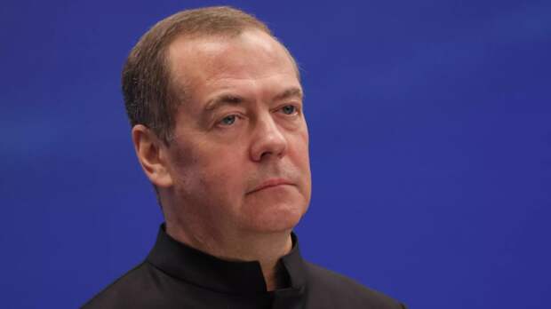 Медведев назвал уход Пиманова невосполнимой потерей