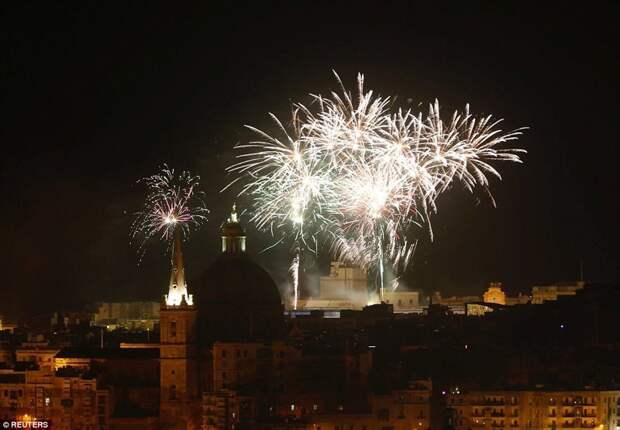 Валетта, Мальта города мира, новогодний, новый год, новый год 2018, празднование, фейерверк, фейерверки
