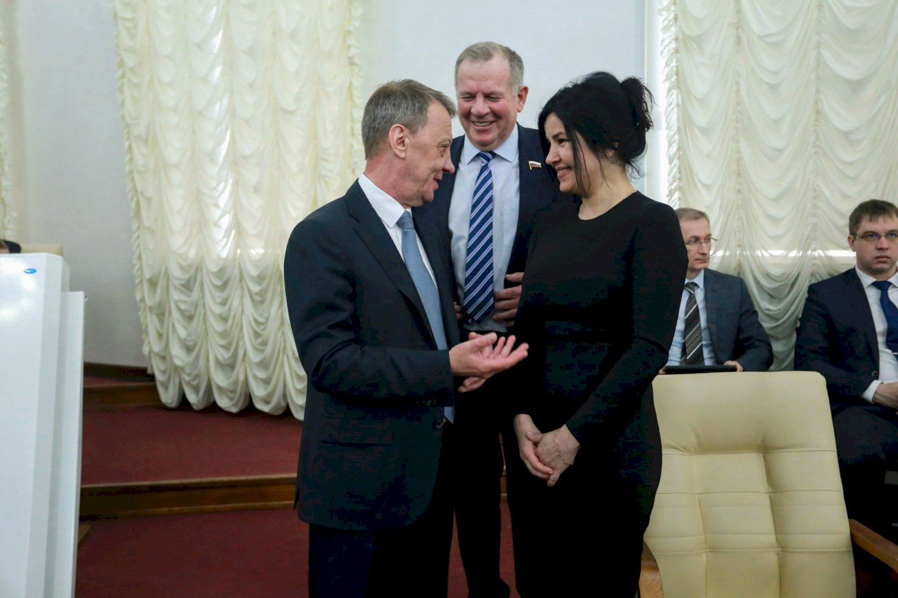 Майское настроение. Фоторепортаж с отчёта губернатора Виктора Томенко