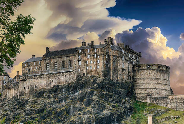 Самый популярный замок Великобритании будоражит фантазию особо впечатлительных натур. /Фото:topvoyager.com