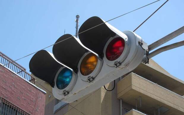 Красный, желтый, зеленый: почему в светофорах используют только эти цвета