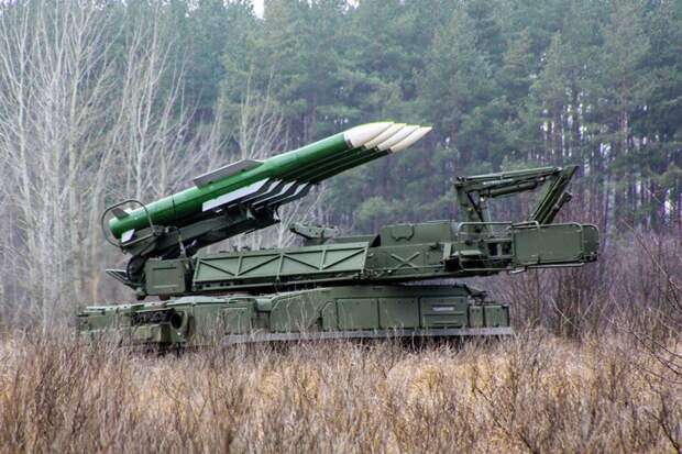 Расчет "Бук-М2" сбил на Авдеевском направлении ракеты ВСУ