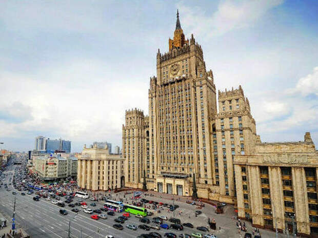 Россия выслала дипломатов: посланные послами