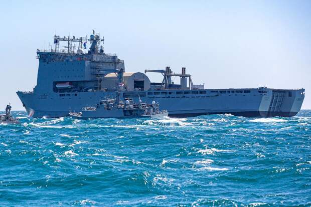 Великобритания захотела направить военный корабль для расчистки Ормузского пролива