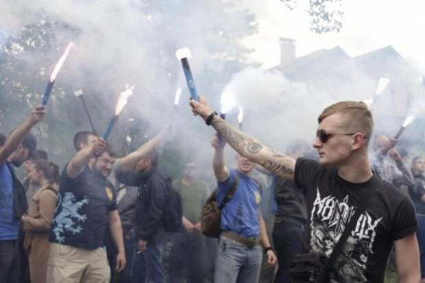Немецкие СМИ в шоке: Оказывается Киев спонсирует неонацистов из госбюджета