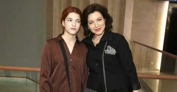 Звезда "Сердца трех" стала "бабушкой на выезде": Хмельницкая раскрыла имена внуков и призналась, что живёт с ними в разных городах