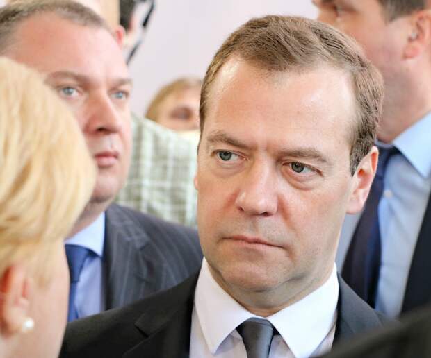 Как Медведев помог Путину предотвратить заговор олигархов