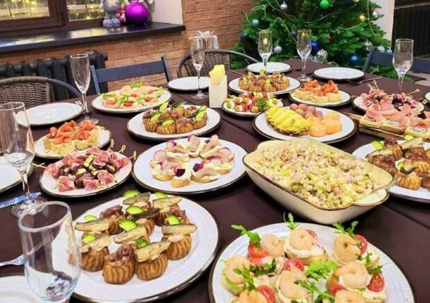 Оливье надоел, но мы его всё равно готовим: что показал новогодний опрос россиян