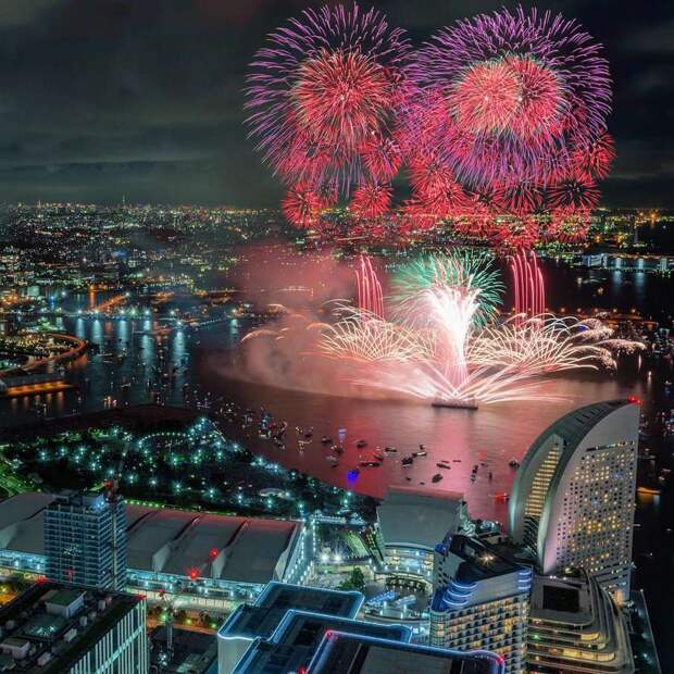The Japanese Photographer Keisuke Captures The Beauty Of Fireworks In Japan