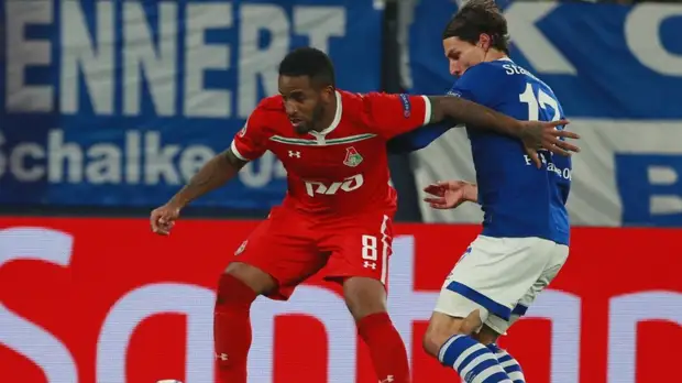 Представители «Шальке» подарили цветы Фарфану и Хёведесу перед матчем ЛЧ с «Локомотивом»