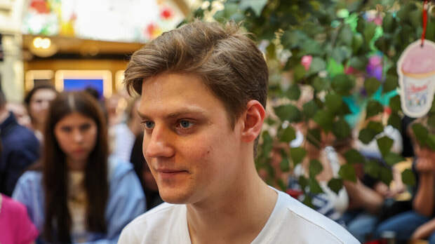 Павел Табаков показал «постельное» фото с возлюбленной