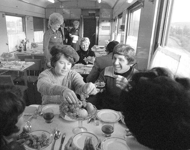Вагон-ресторан скорого поезда, 70-е годы