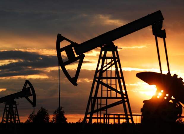 Данные об ослаблении доллара и сокращении запасов нефти в США привели к росту цен