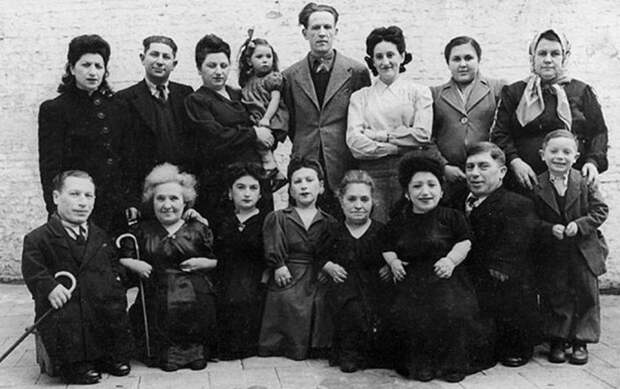 История карликов-евреев, которые пережили эксперименты в Освенциме