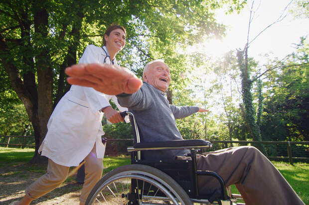 Социолог Звоновский: согласно опросам, зумеры и пенсионеры лояльны друг к другу