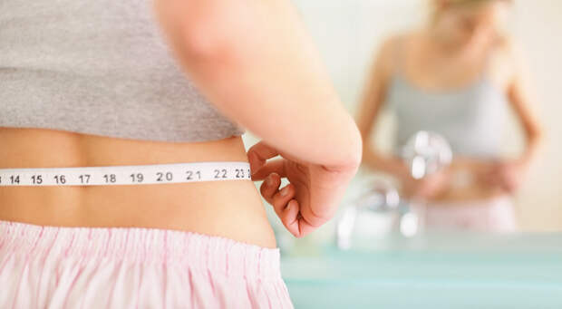 Диетолог Мосли назвал высокобелковую диету лучшей для похудения в талии