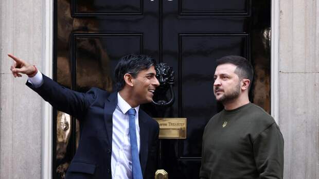 вон там полетел