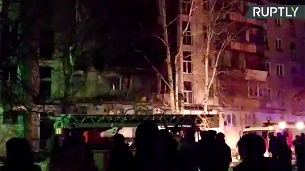 Обстановка возле жилого дома в Магнитогорске, где произошёл взрыв газа
