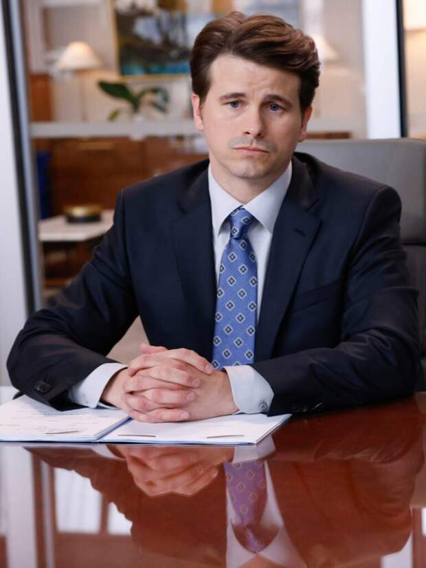 Jason Ritter as âJulian Markstonâ