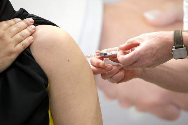 Более тысячи украинцев пожаловались на побочные эффекты после вакцинации