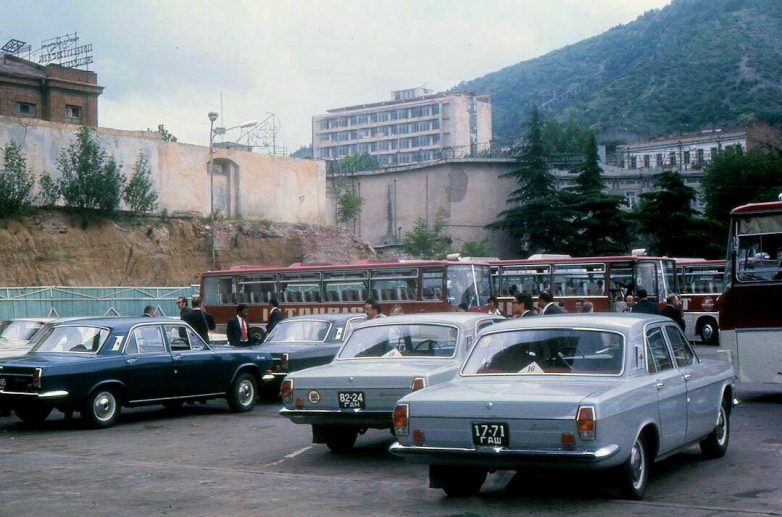 Атмосферные снимки автомобилей времён СССР