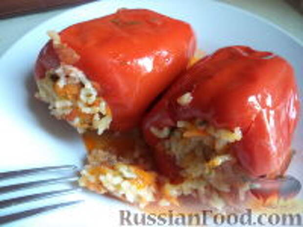 Фото к рецепту: Перец, фаршированный рисом и овощами