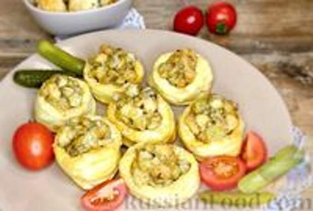 Фото к рецепту: Волованы с курицей и грибами