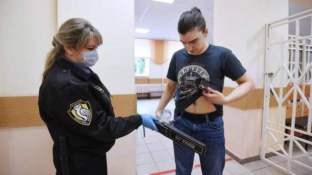 Вассерман: защитить школы от нападений невозможно, как и справиться с буллингом