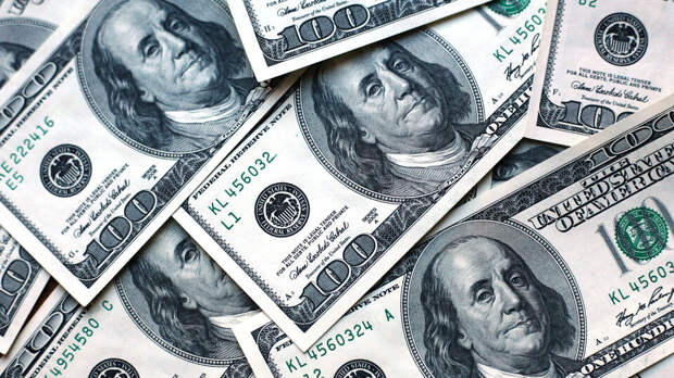 Bloomberg: падение доллара добивает европейскую экономику в период кризиса