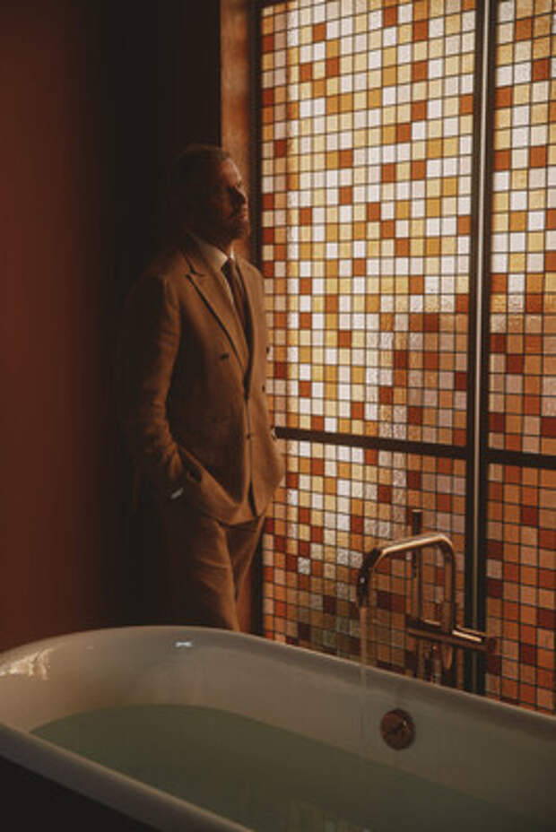 Kohler and Flamingo Estate создают скульптурную ванную с элементами ритуалов, природы и ремесла на Миланской неделе дизайна 