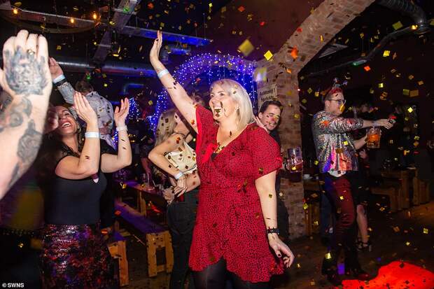 22871032-7842221-Celebrations_in_a_nightcub_on_Broad_Street_Birmingham_-a-41_1577873607331.jpg 22871032-7842221-Celebrations_in_a_nightcub_on_Broad_Street_Birmingham_-a-41_1577873607331.jpg