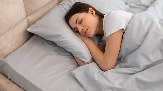 Сомнолог назвал четыре правила при выборе одеяла