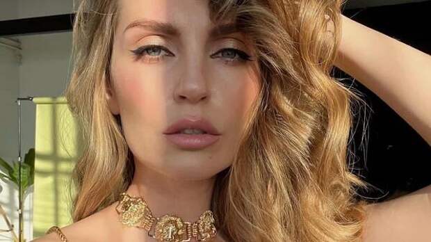 Саша Савельева рассказала о своем опыте тяжелой послеродовой депрессии