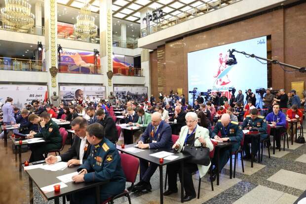 Участники программы «Время героев» присоединились к акции «Диктант Победы»