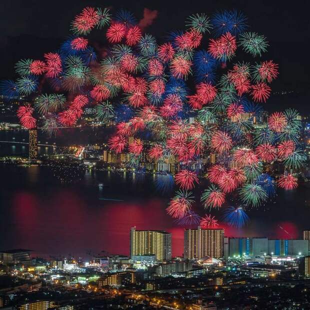 The Japanese Photographer Keisuke Captures The Beauty Of Fireworks In Japan