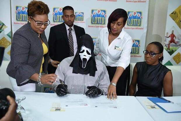 Как на Ямайке забирают джек-поты, сорванные в лотерее