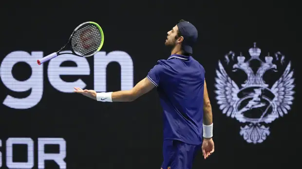 Хачанов не смог выйти в четвертьфинал теннисного турнира в Санкт-Петербурге