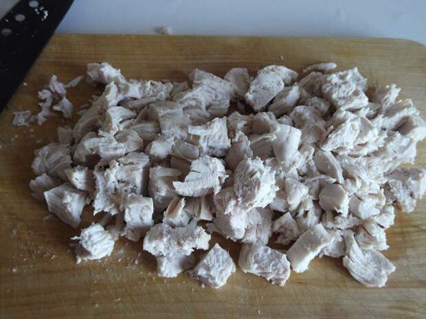 салат с виноградом и копченой курицей