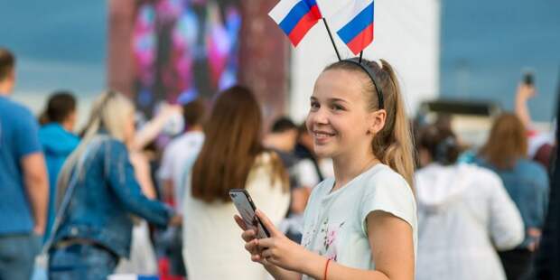 Ночной автопробег прошел по улицам Москвы ко Дню российского флага. Фото: Ю. Иванко mos.ru