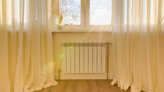 В Санкт-Петербурге в 30-градусную жару включили отопление в домах