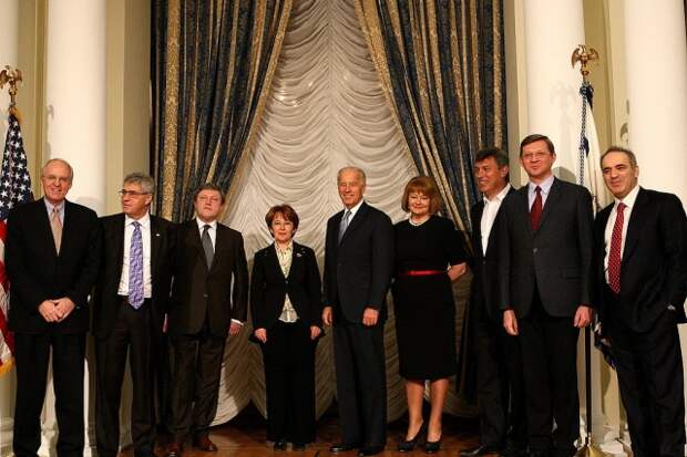 Российская оппозиция на приеме в американском посольстве. 2011